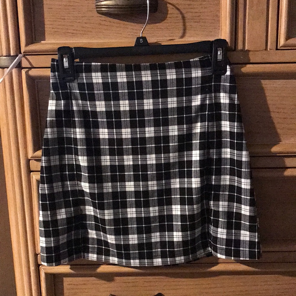 Small black and white plaid pencil skirt